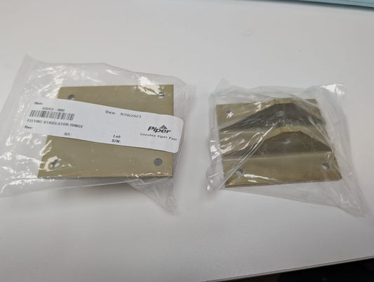 63563-800 FITTING STABILATOR HINGE (2 PCS)